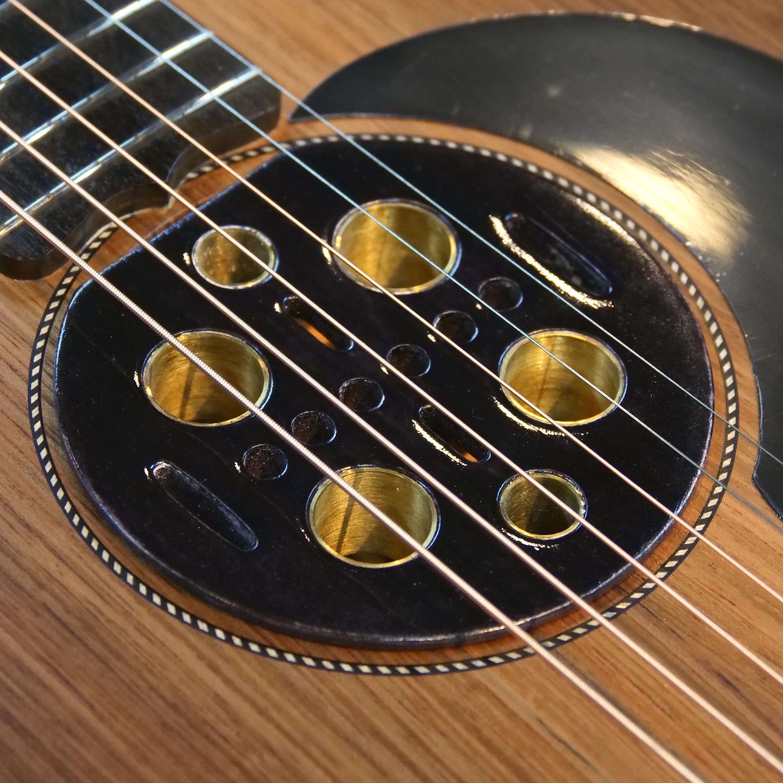 電源不要 ハウリング抑制＋音質改善デバイス・Keeler Sound Rewave Natural Preamps【88～98mm・Contour・Black】