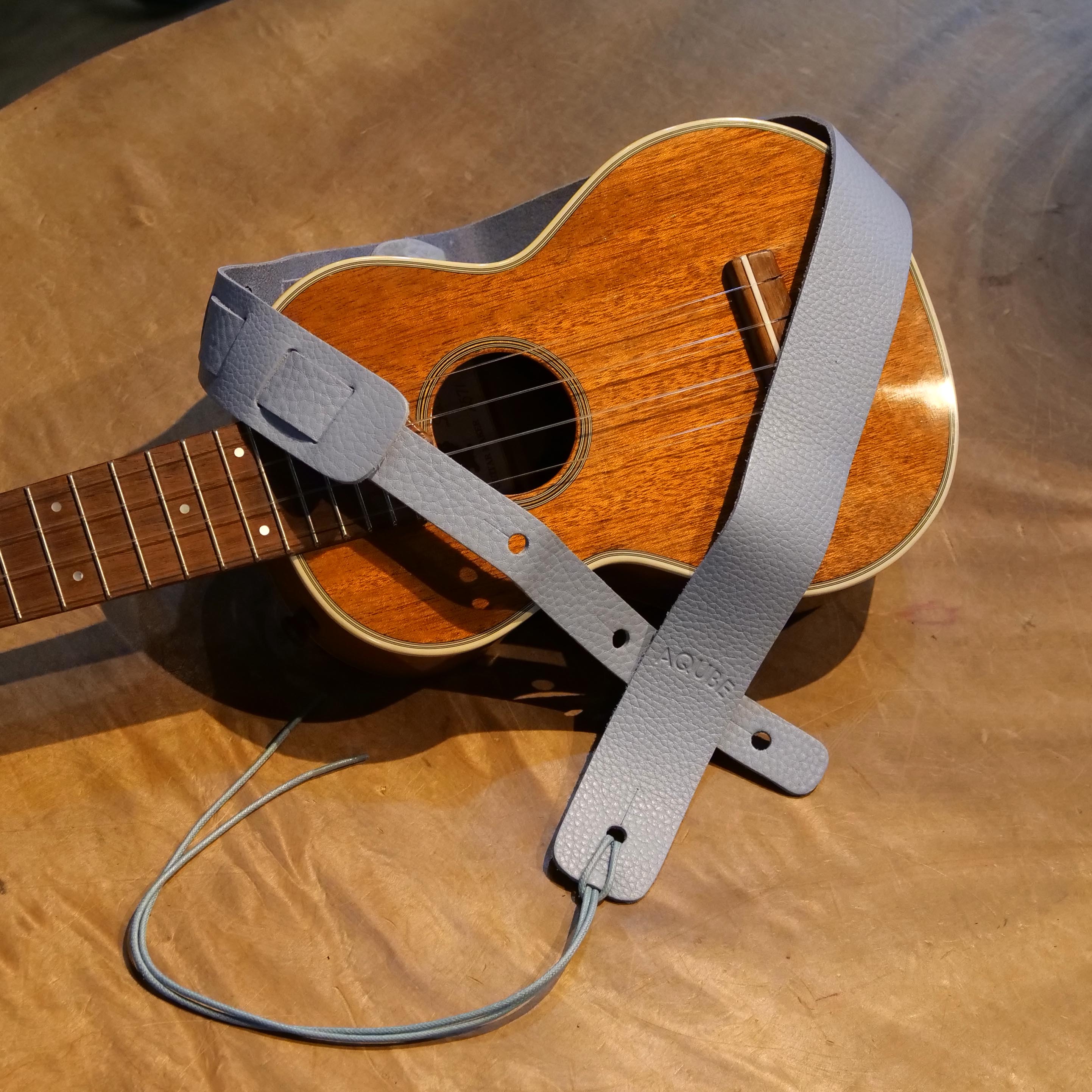 AQUBE・本革ウクレレストラップ・Hauʻoli   Ukulele   Strap（ハウオリストラップ）