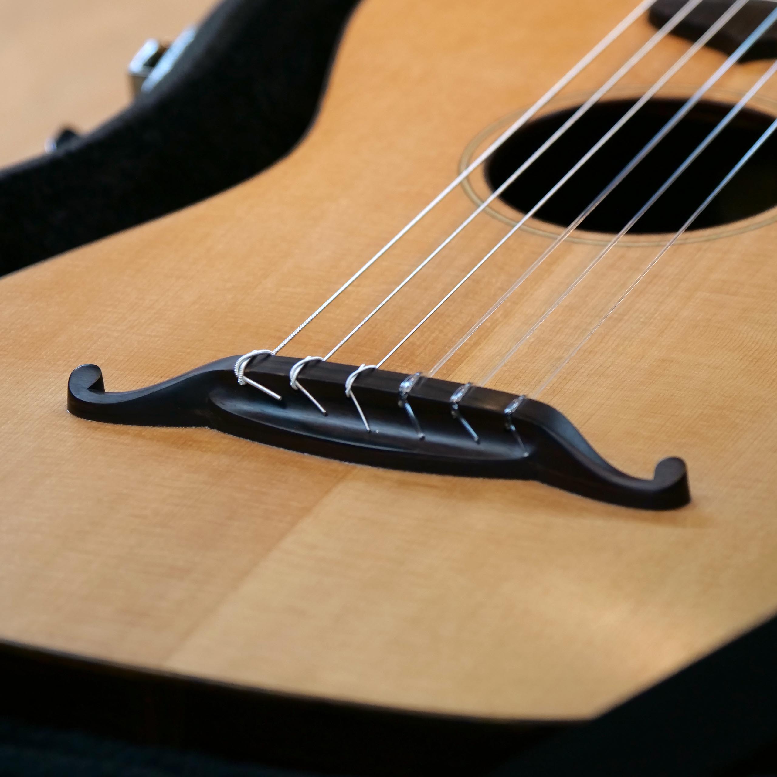 da h(ダアッカ) guitar 13f std. g sh - Sitka Spruce Madagascar