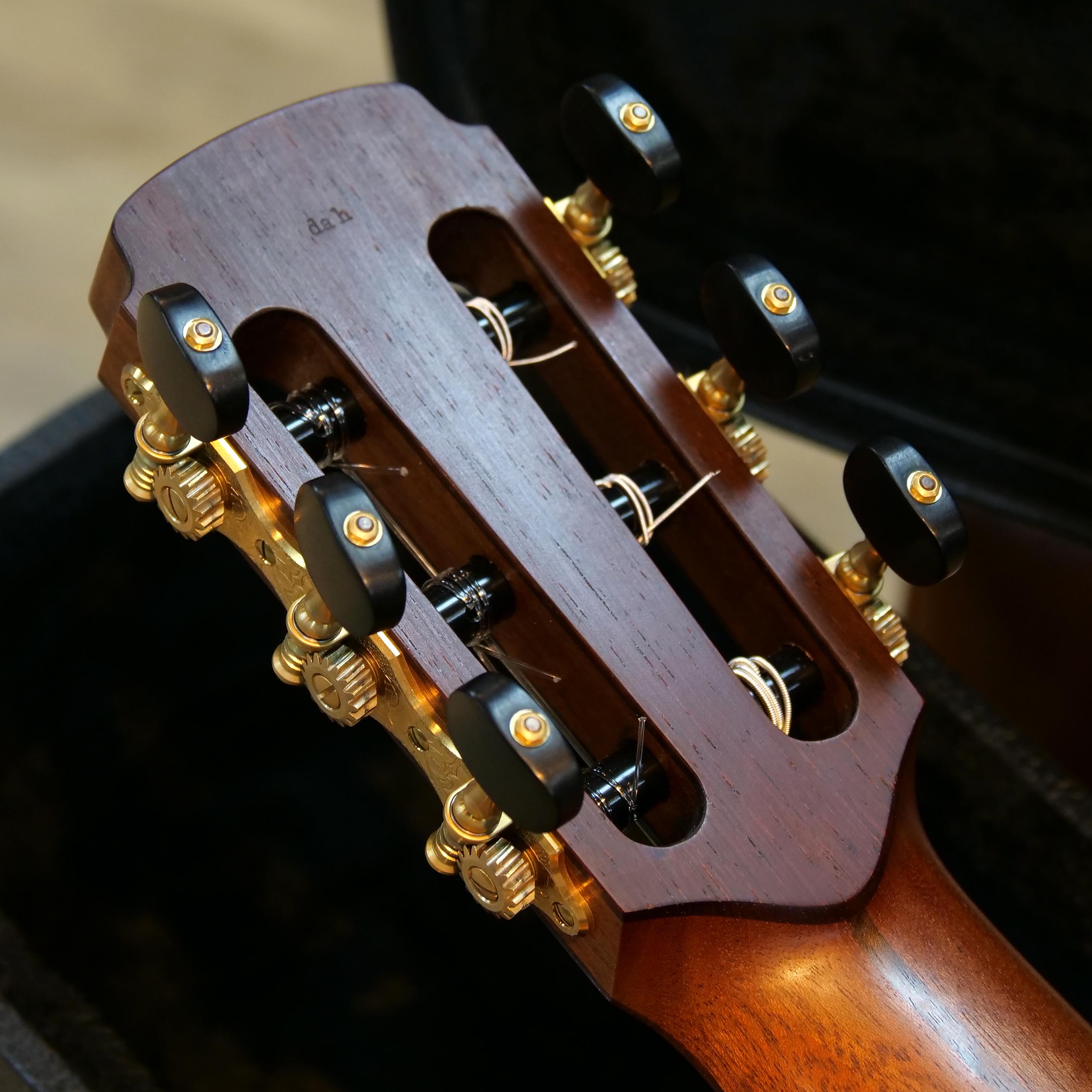 da h(ダアッカ) guitar 13f std. g sh - Sitka Spruce Madagascar