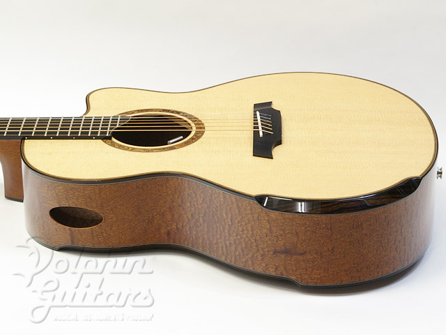 BENETEAU GUITARS Concert Standard Cutaway (Quilted Sapele