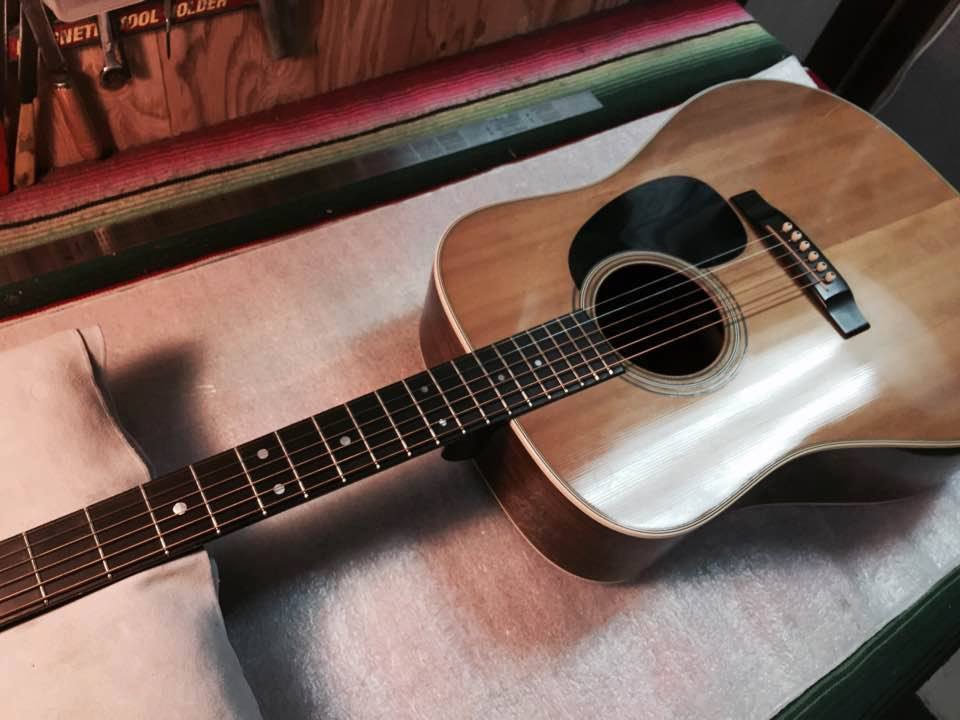 ドルフィンギターズ アコースティックギター・ウクレレ販売